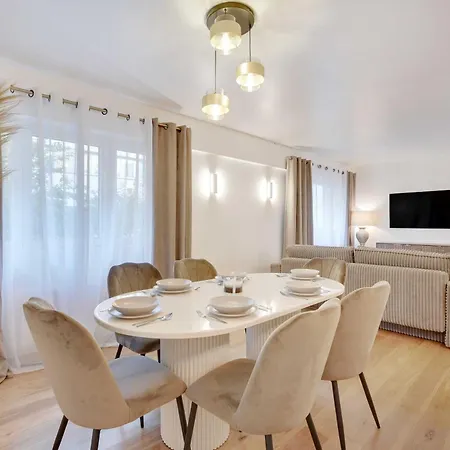 Дом отдыха Magnificent House - 3br-6p- Tour Eiffel Париж