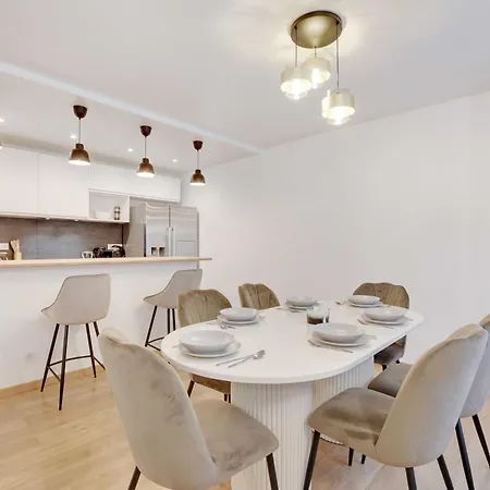 Дом отдыха Magnificent House - 3br-6p- Tour Eiffel Париж