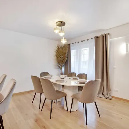 Дом отдыха Magnificent House - 3br-6p- Tour Eiffel Париж