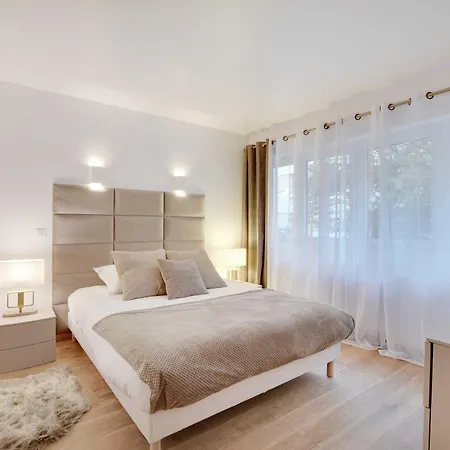 Дом отдыха Magnificent House - 3br-6p- Tour Eiffel Париж